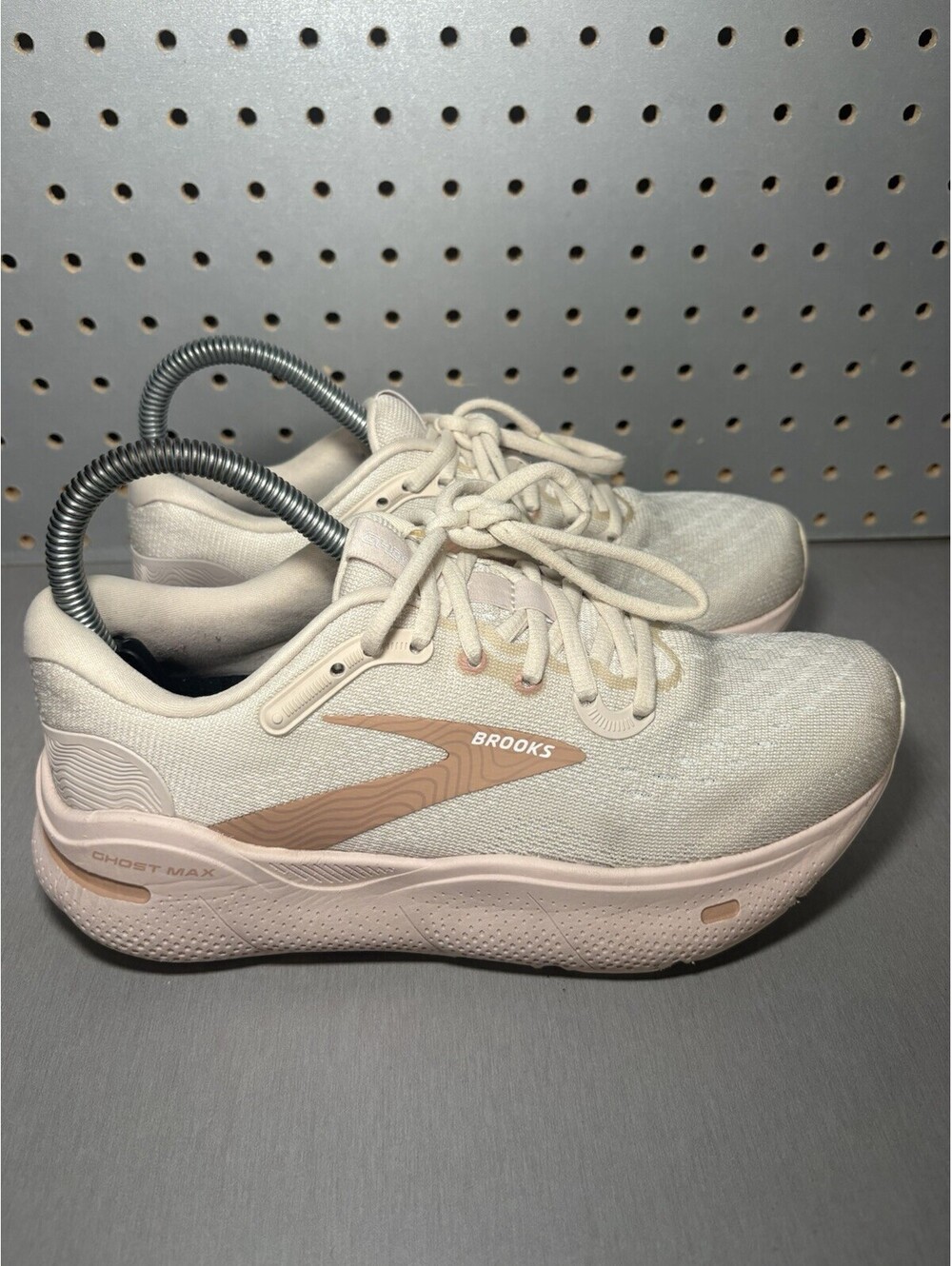 Brooks Ghost Max Running Shoes Womens Size 6.5 B Cream Pink Beige Sneakers